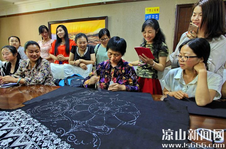 27日見報封面圖