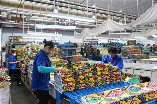 南充嘉美印染控股集團復產(chǎn) 保證國際訂單不流失1.jpg